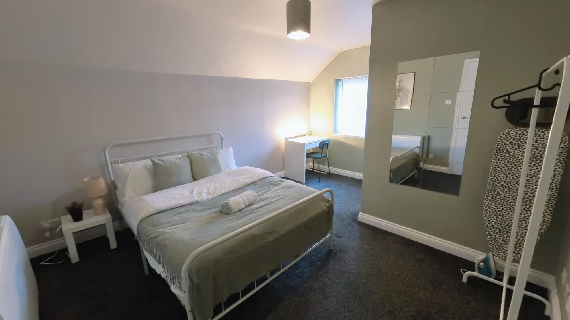 Group Bookings: Up To 30 Guests Across 5 Spacious Flats! Keyless Access Free Wifi & Parking Birmingham Exteriör bild