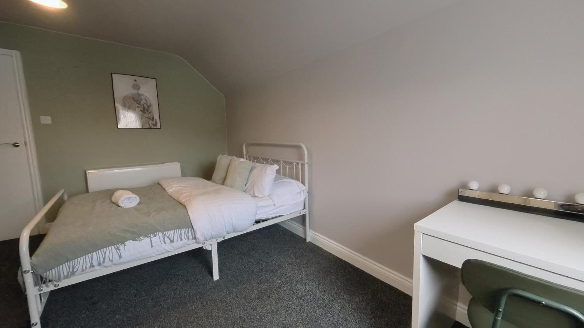 Group Bookings: Up To 30 Guests Across 5 Spacious Flats! Keyless Access Free Wifi & Parking Birmingham Exteriör bild