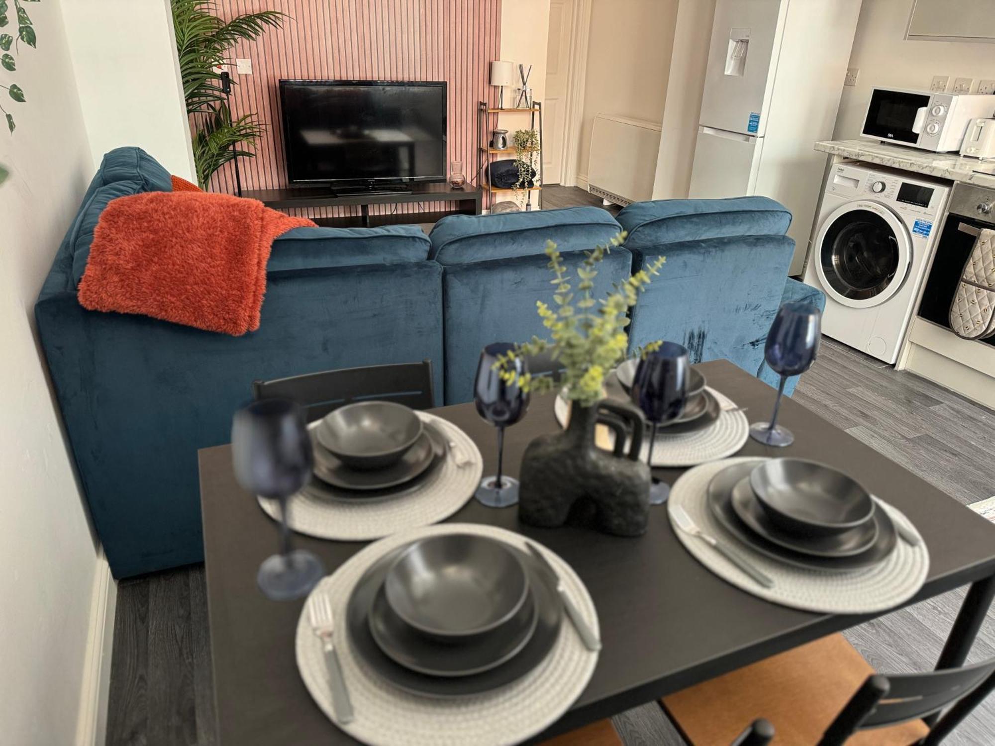 Group Bookings: Up To 30 Guests Across 5 Spacious Flats! Keyless Access Free Wifi & Parking Birmingham Exteriör bild