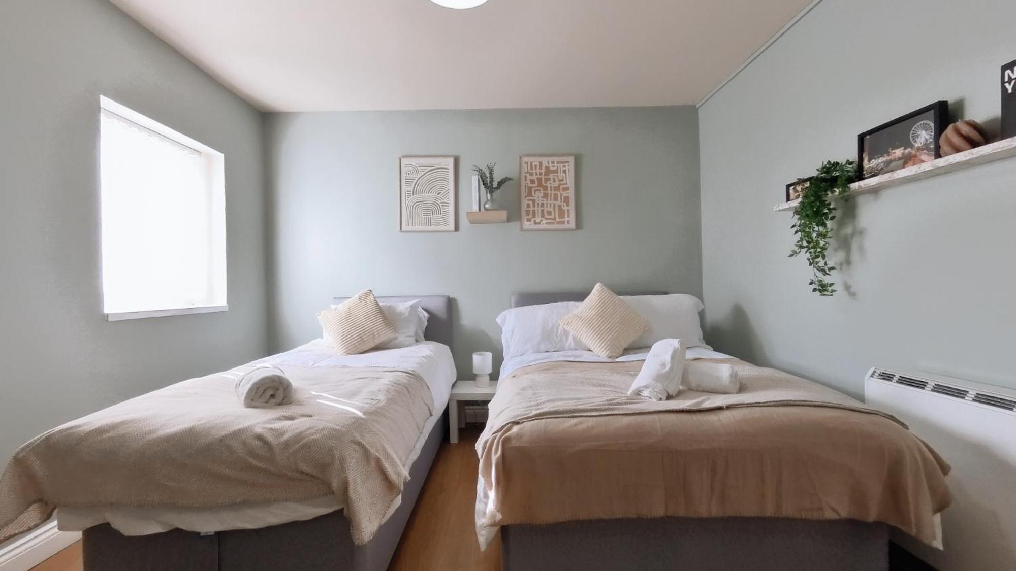 Group Bookings: Up To 30 Guests Across 5 Spacious Flats! Keyless Access Free Wifi & Parking Birmingham Exteriör bild